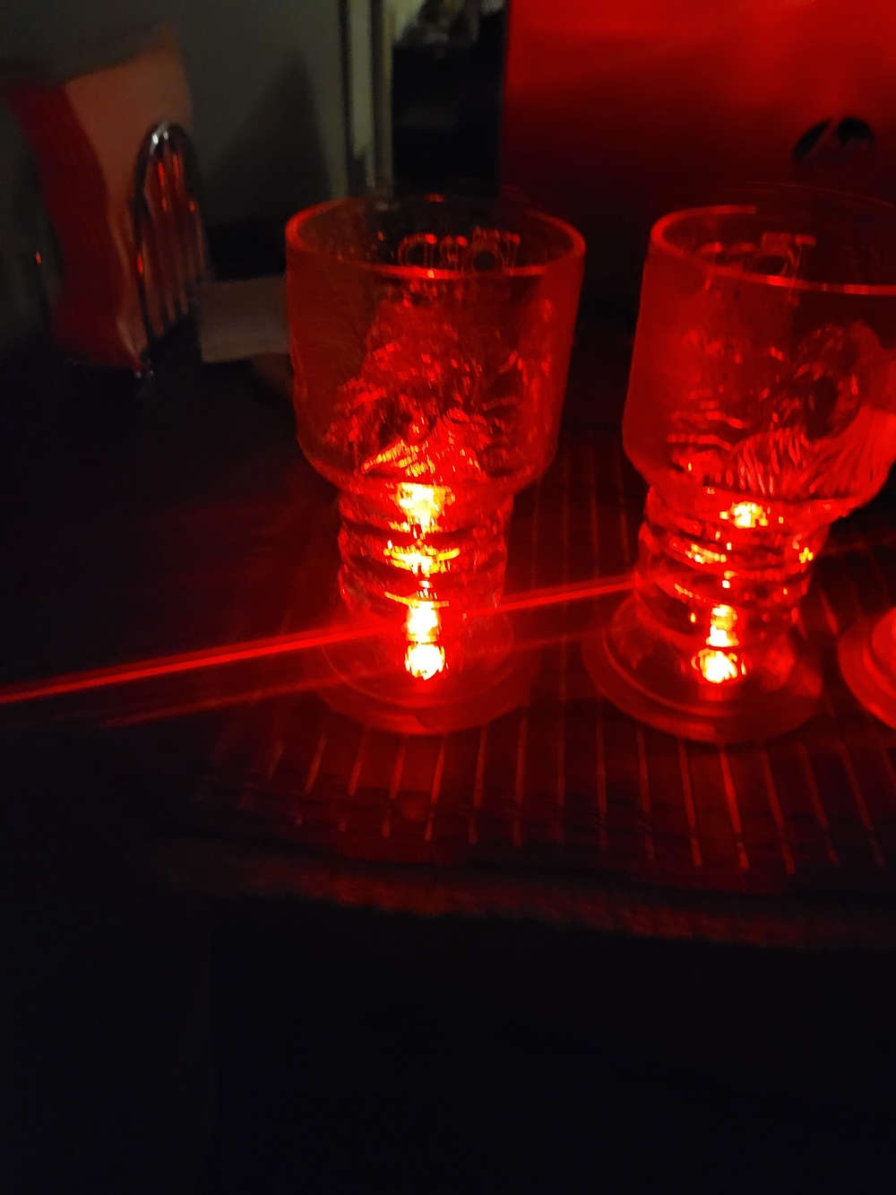 Lord Of The Rings LED Red Glass Light Drinking GOBLETS 2001